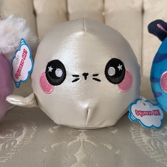 Brand New Set of 3 Squeezamals Series 3 Scented Squish Toys Slow Rise Pets - Picture 3 of 15